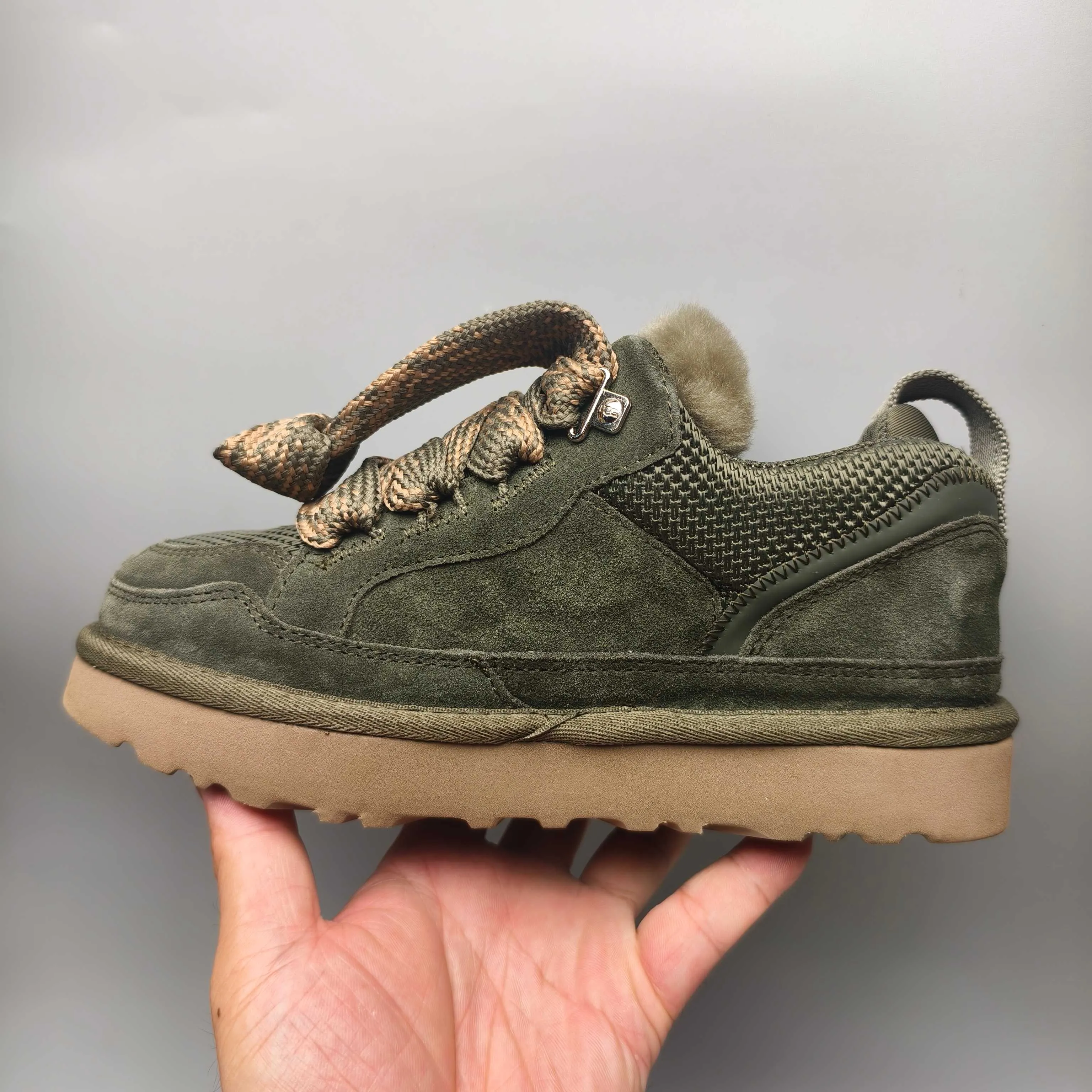 💰640 UGG sheepskin all-in-one snow boots 4032 couple mesh sports and leisure style color: sand black chestnut gray walnut antelope brown white code number: 35-45?
